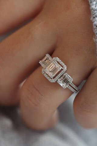 0.91 Karat Baget Pırlanta Yüzük