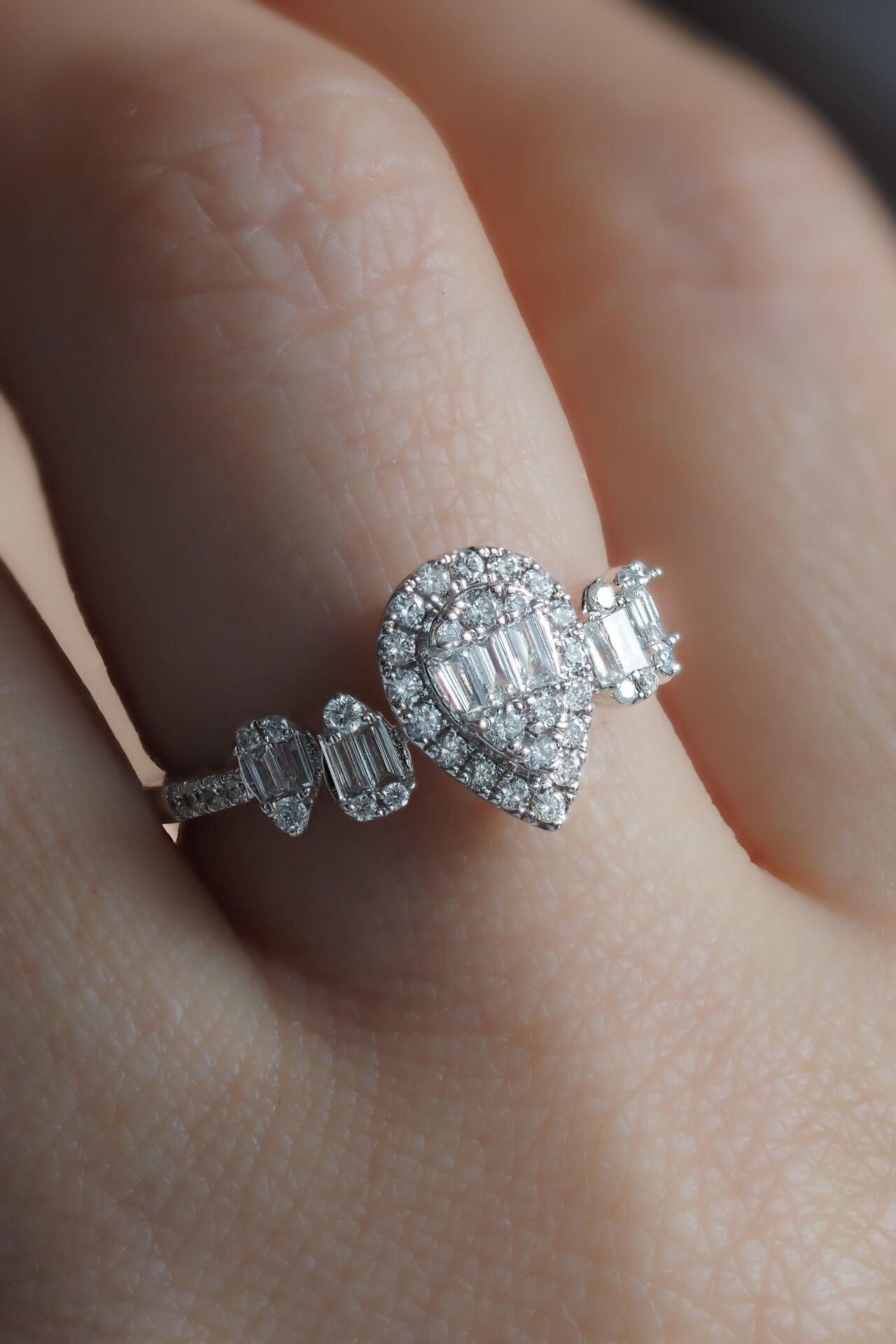 0.65 Karat Baget Pırlanta Yüzük