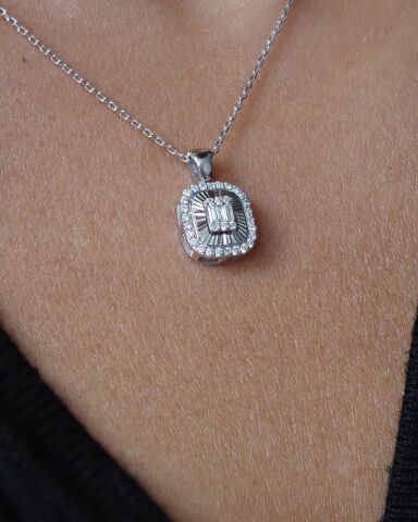 0.22 karat Baget Pırlanta Kolye