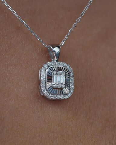 0.22 karat Baget Pırlanta Kolye