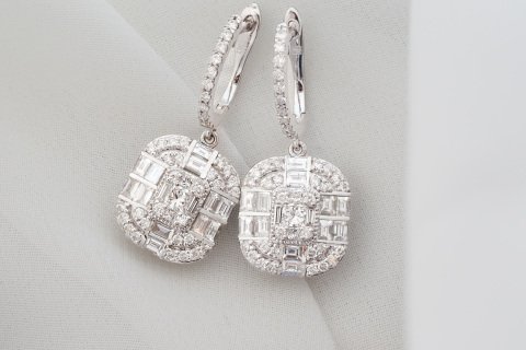 1.59 KARAT BAGET PIRLANTA KÜPE