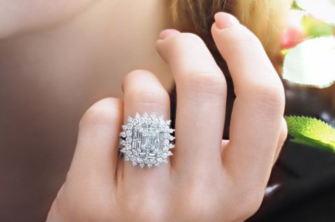 2.82 KARAT BAGET PIRLANTA YÜZÜK
