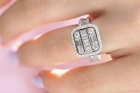 2.28 KARAT BAGET PIRLANTA YÜZÜK